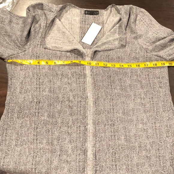 NWT GREY PRINT BOBEAU BLOUSE! - Picture 9 of 12
